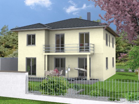 Ein zweistöckiges beiges Dresdner Massivhaus mit schwarzem Dach ist von üppigem Grün umgeben. Es verfügt über einen Balkon, große Glasfenster und einen umzäunten Garten mit Gartenmöbeln. Ein blühender Baum ziert die rechte Seite und verleiht diesem malerischen Haus in Dresden Charme.