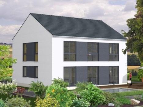 Ein modernes, zweistöckiges Haus mit dunkelgrauen Akzenten und großen Fenstern, eingebettet in einen üppigen Garten. In der Nähe genießt eine Person die ruhige Atmosphäre neben dem Teich. Die Szene, die an ein *Massivhaus Sachsen*-Design erinnert, entfaltet sich vor dem Hintergrund eines bewölkten Himmels und entfernter Hügel.