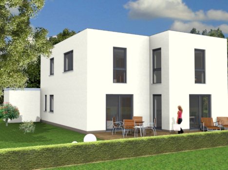 Modernes zweistöckiges weißes Haus mit großen Fenstern, umgeben von einem grünen Rasen und Bäumen, das die Eleganz eines Fertighauses in Dresden verkörpert. Eine Frau steht auf einer Terrasse mit Gartenmöbeln, während der Himmel darüber mit vereinzelten Wolken tanzt.