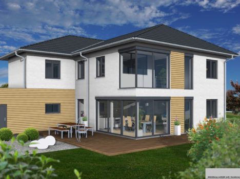 Dieses moderne zweistöckige Haus mit großen Fenstern und einer Holzterrasse ist von einem grünen Rasen umgeben. Die Außenfassade zeichnet sich durch weiße Wände mit Holzakzenten aus. Gartenmöbel schmücken die Terrasse unter einem klaren, wolkenverhangenen Himmel und verkörpern exquisiten Hausbau mit dem Charme Dresdens.