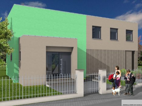 Ein modernes, zweistöckiges Massivhaus mit grün-beiger Fassade steht anmutig umgeben von einem Metallzaun. Am Eingangstor genießen drei Personen und ein Hund den Charme ihres angelegten Gartens mit üppigem Gras und Bäumen.